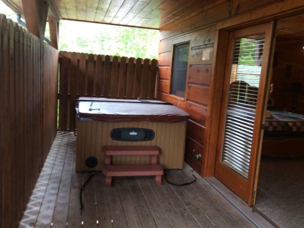 Spacious Party Hut Near Attractions McCookville ภายนอก รูปภาพ